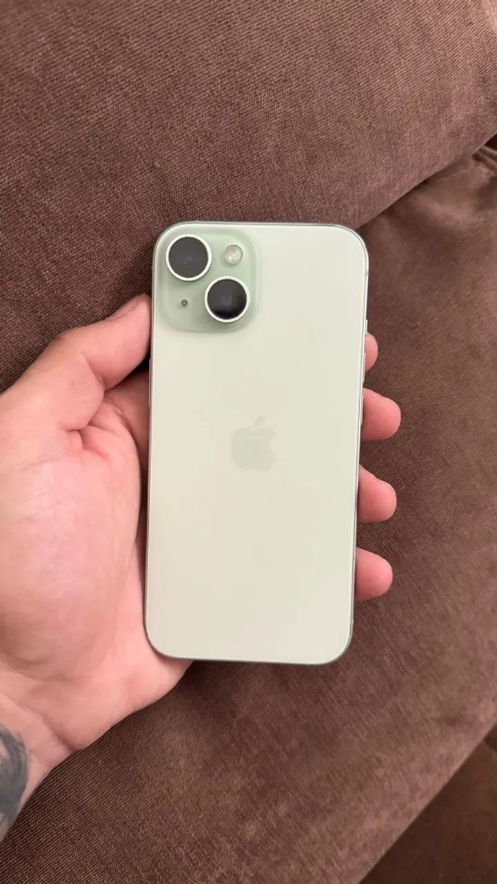 iPhone 15 muito novo 