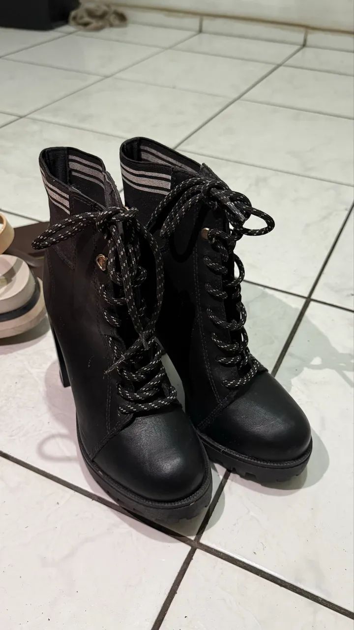 Bota moleca com salto é cadarço  - Foto 3