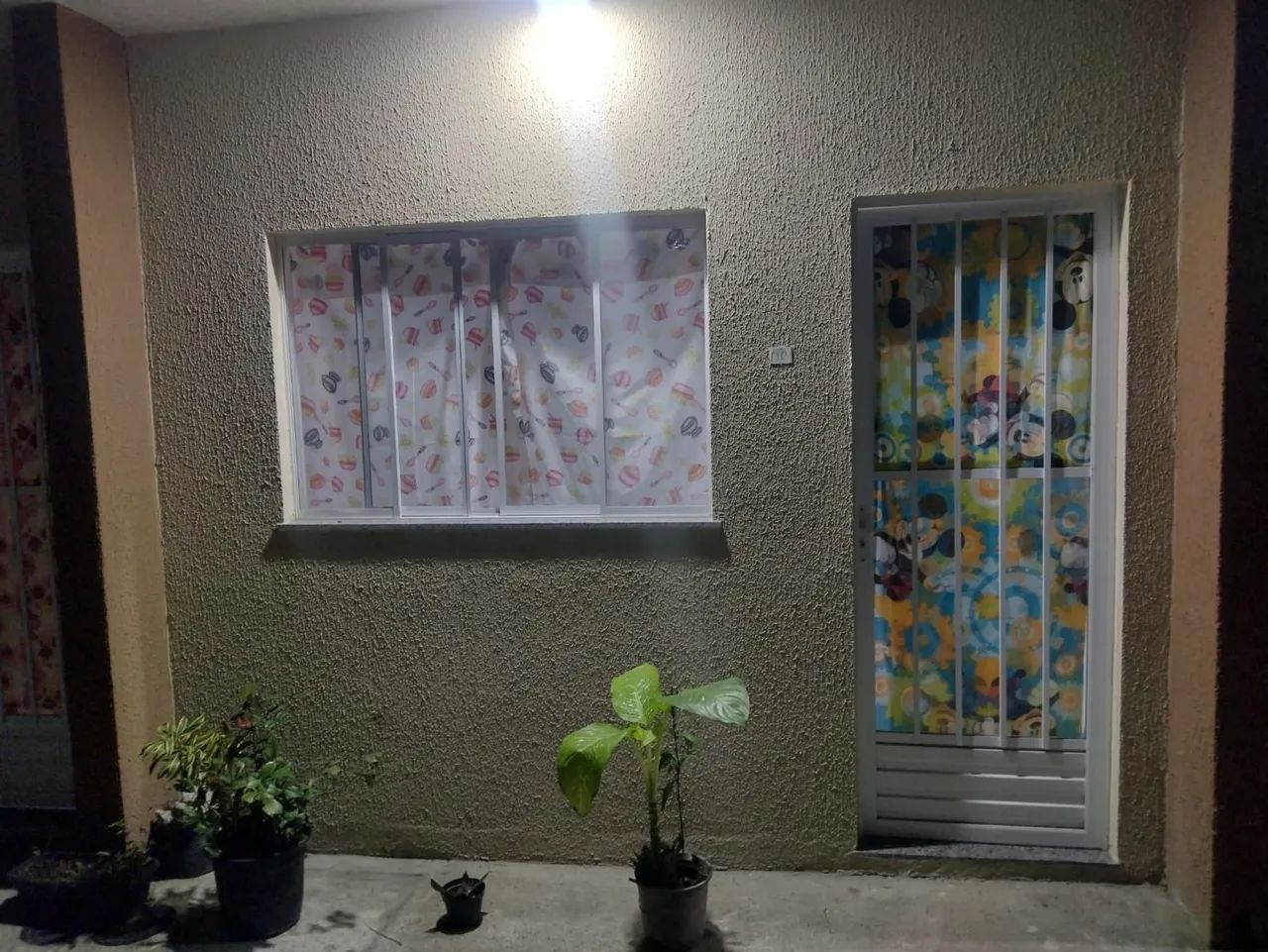 Aluga-se casa nova