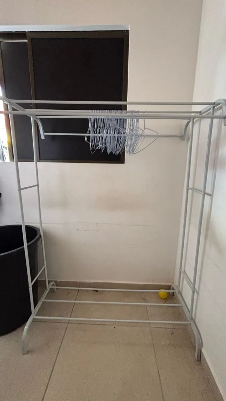Guarda roupa/cabideiro