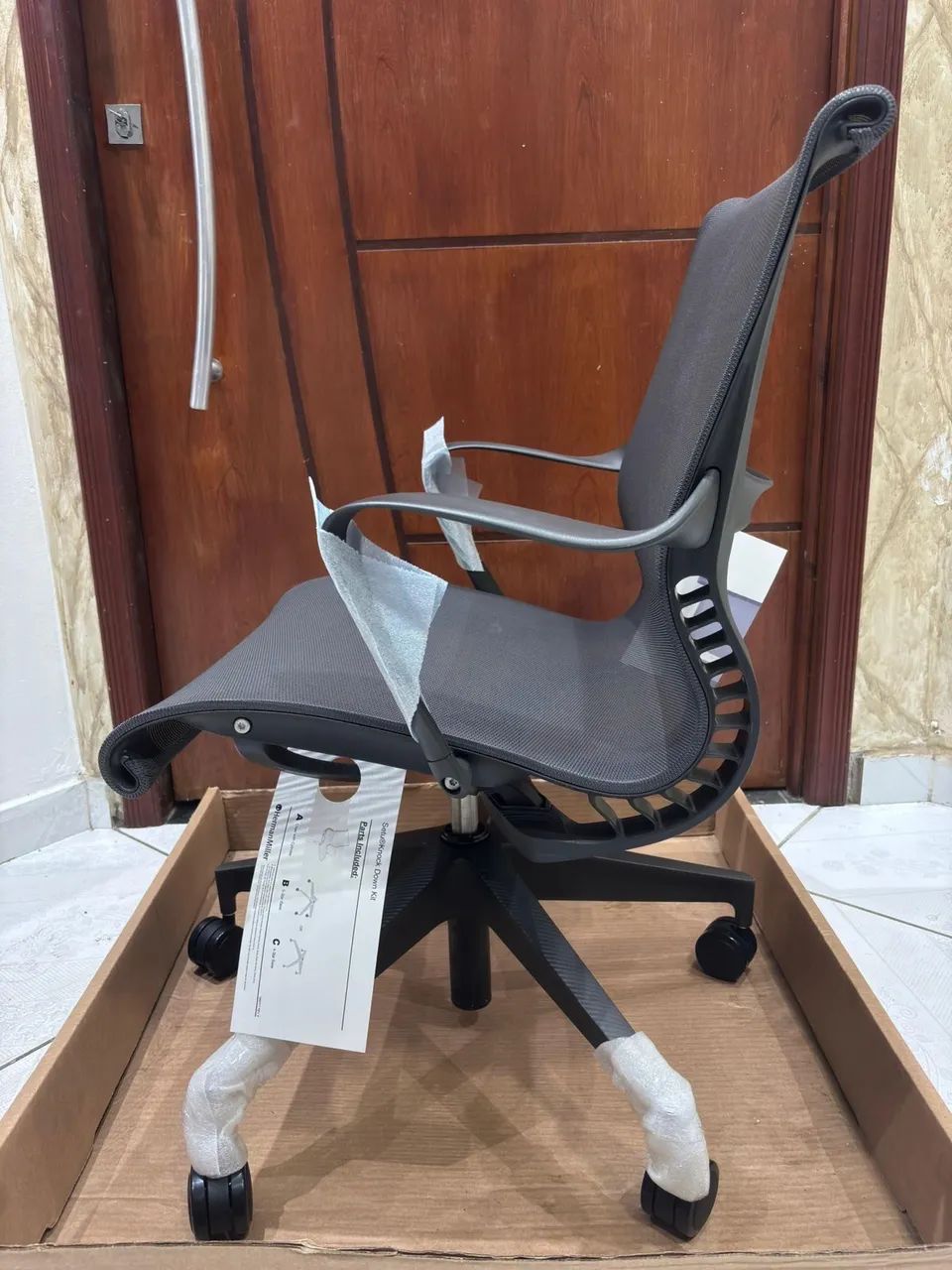 cadeira herman miller setu nova sem uso  - Foto 4