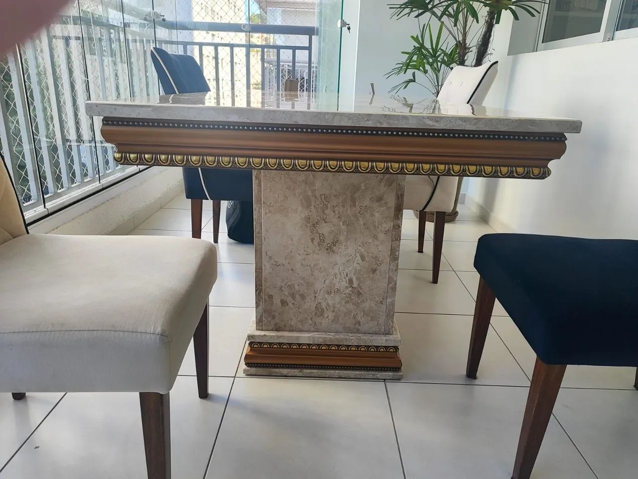 Vendo mesa com cadeiras - Foto 2