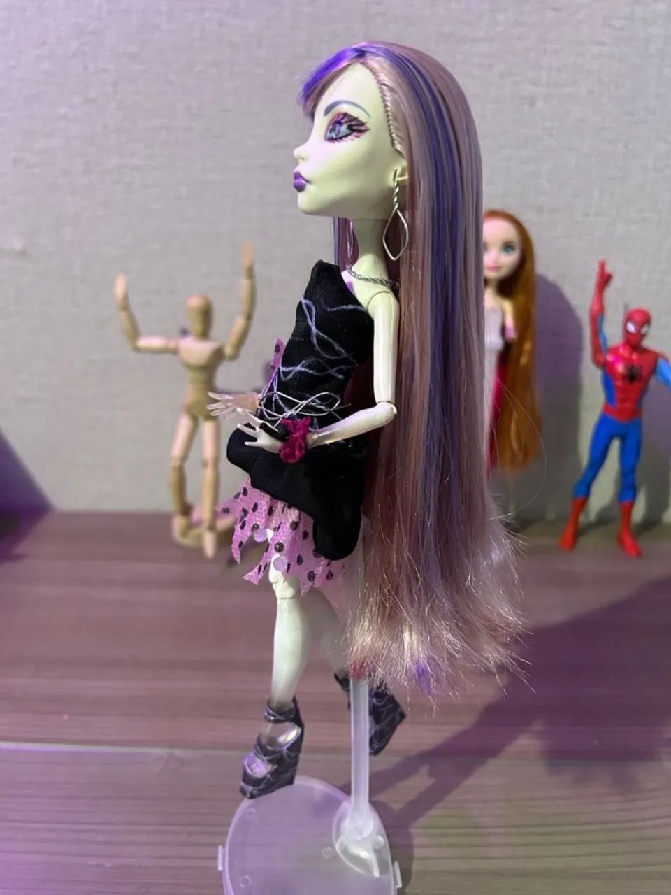 spectra monster high customizada apenas roupas e acessorios - Foto 2
