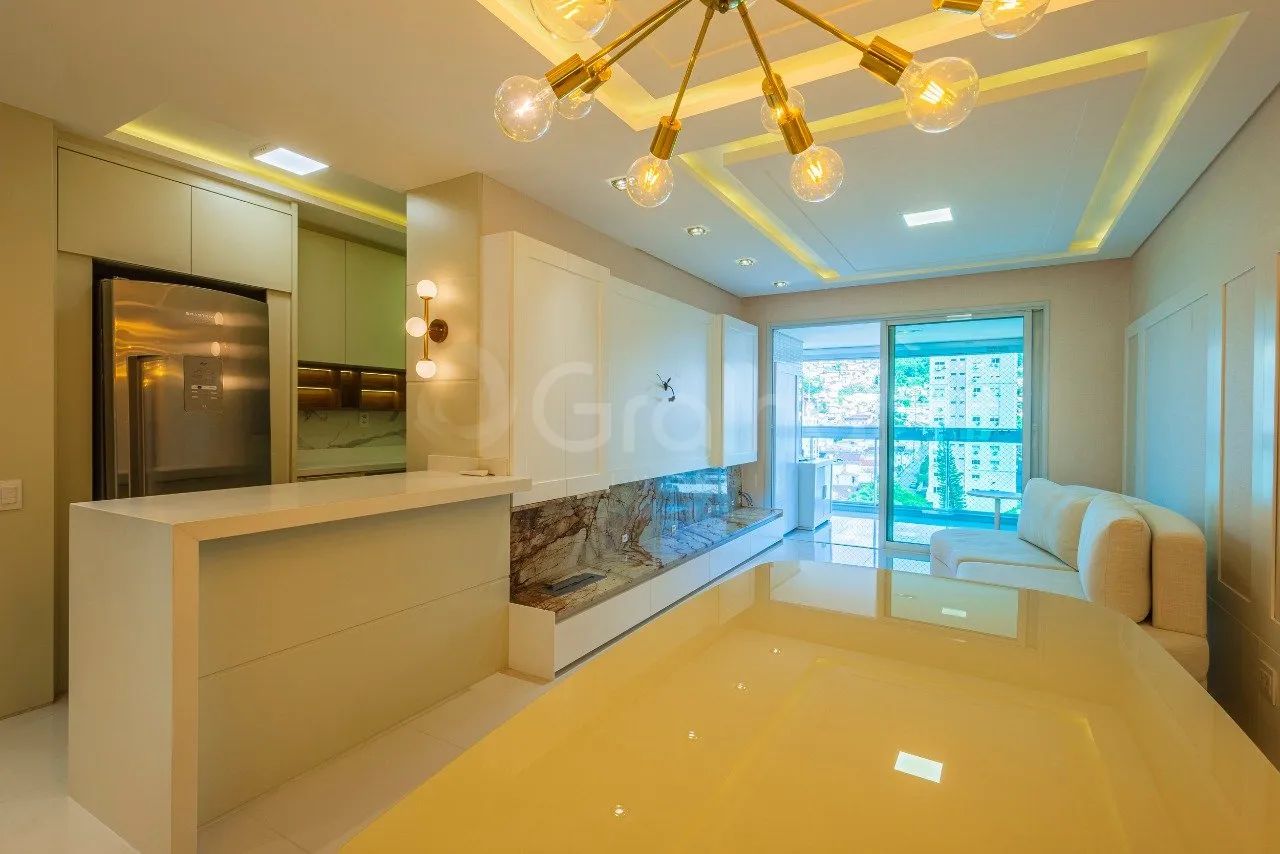 Apartamento de 101m² com 2 suítes na Beiramar