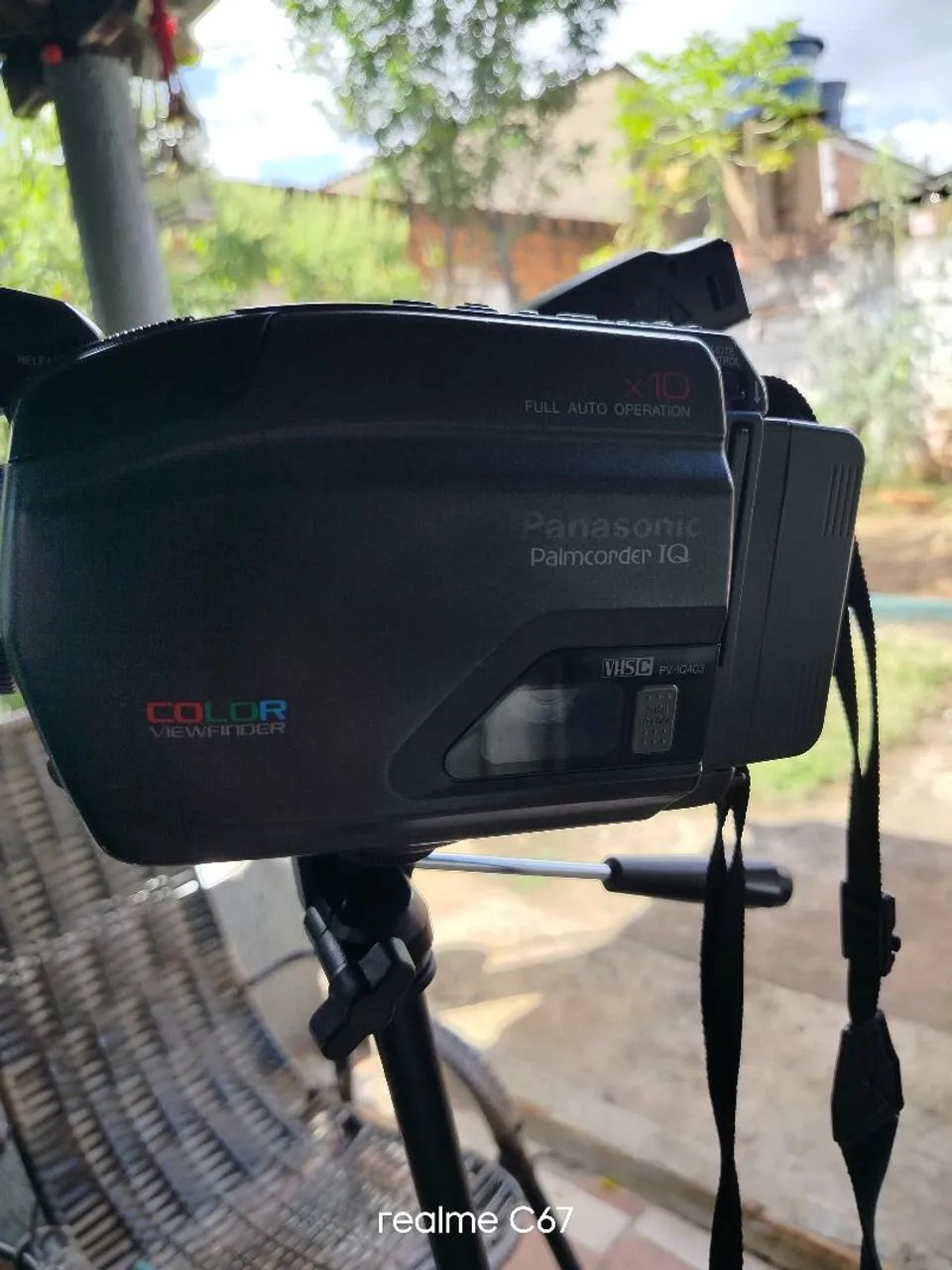Filmadora Panasonic vintage com tripé 