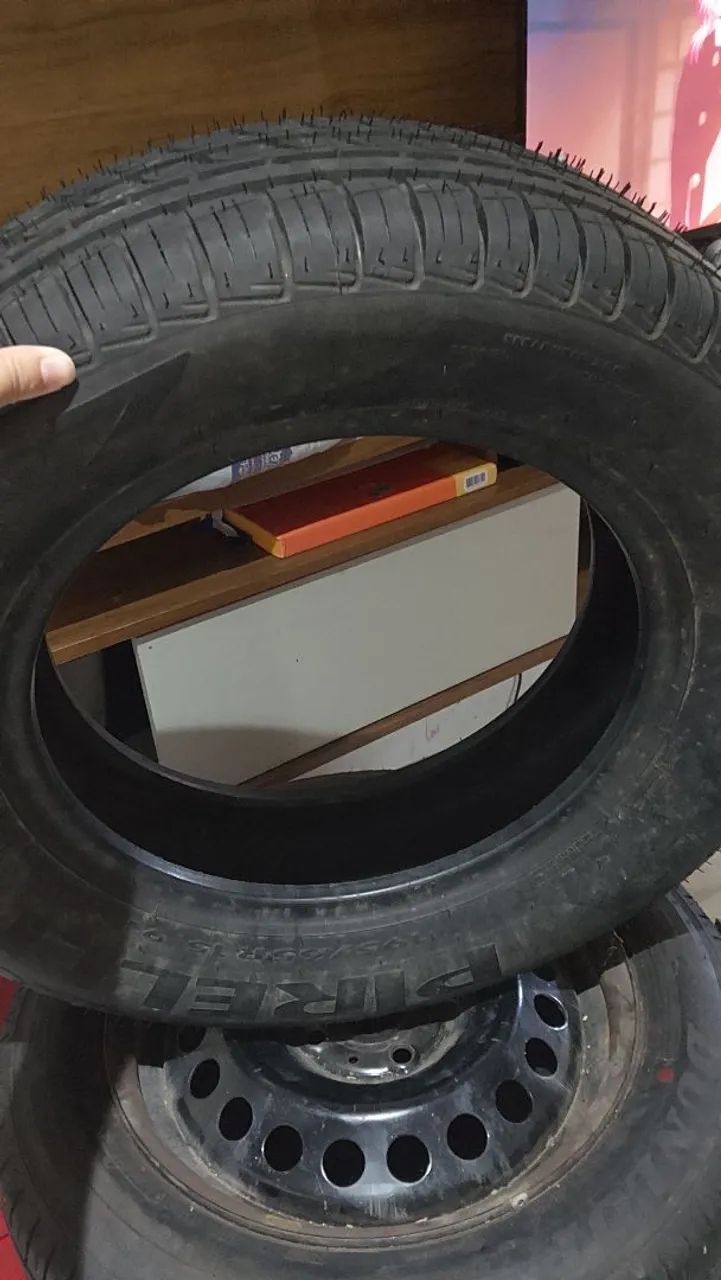 Vendo esses 4 pneus com o aro 1 estepe  - Foto 3