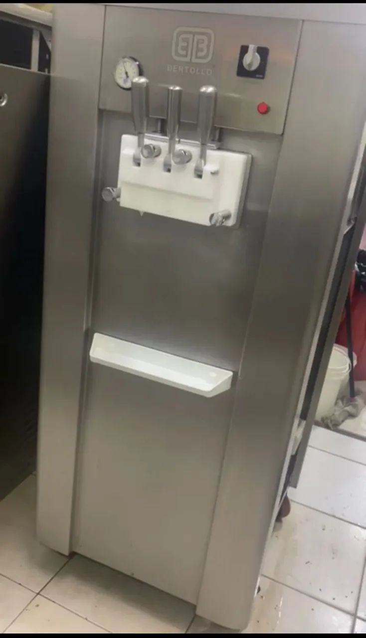 Máquina de sorvete soft Bertollo