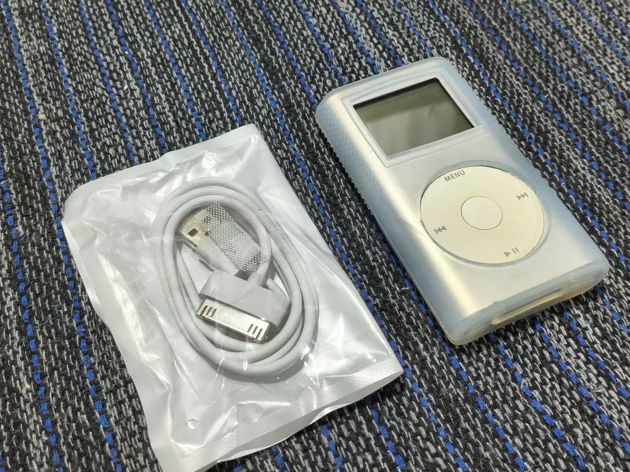 iPod Mini 2ª geração edição HP - 64gb - bateria nova +capa +cabo  - Foto 4