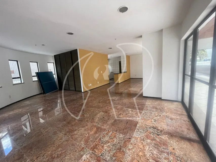 Excelente localização, amplo apartamento com 04 suítes, jacuzzi, DCE, wc's com armários e  - Foto 4