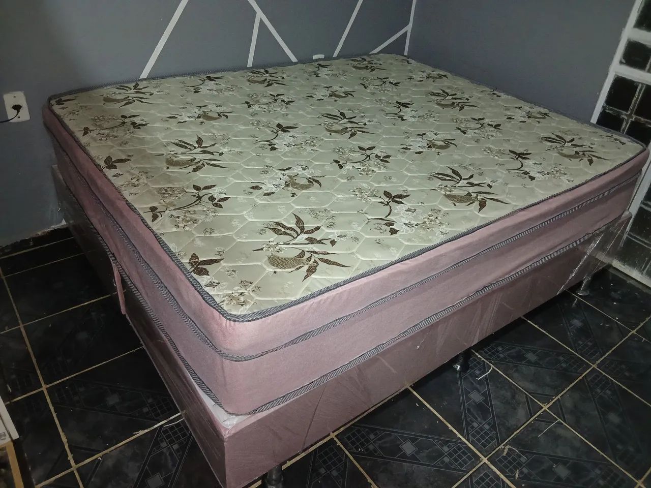 CAMA QUEEN SIZE DUAS BASES E COLCHAO DE MOLAS ENSACADAS ALTA - Foto 4