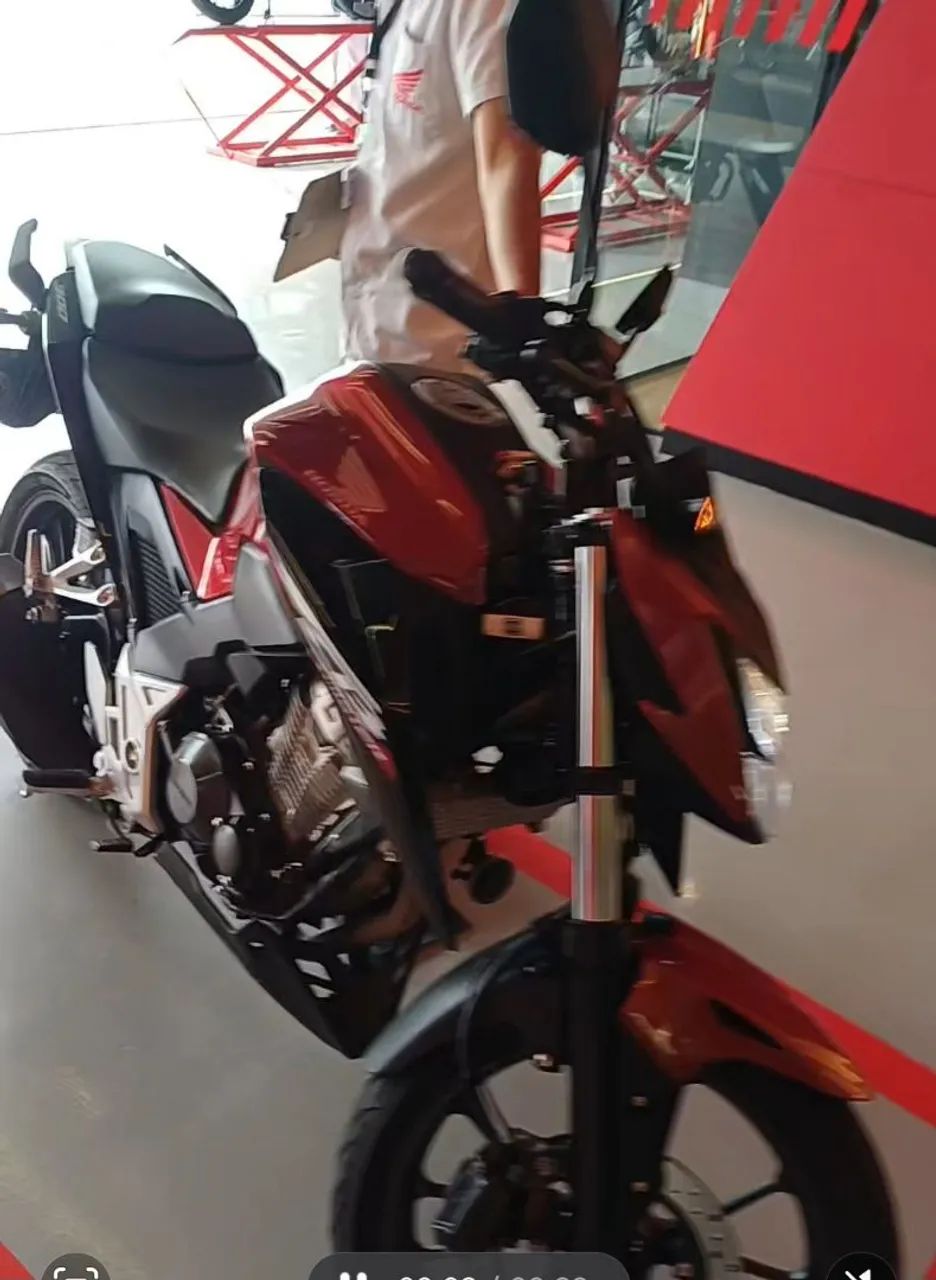Vendo CB 300F 2025 abs, emplacada 2026 - Foto 5