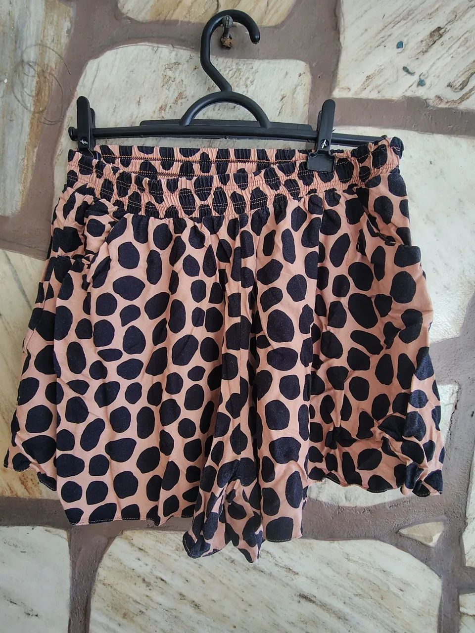 2 Shorts cores:  amarelo e estampa oncinha 