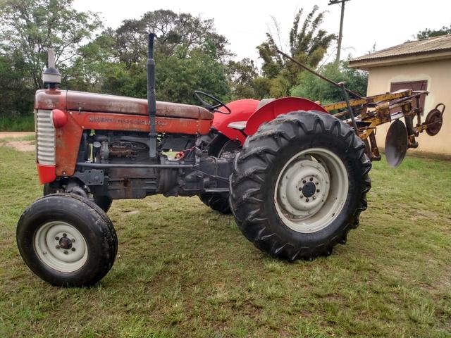 Vendo Trator 65x e Arado - Foto 2