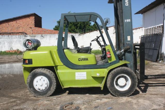 Empilhadeira Clark CMP70L ( 7 ton )