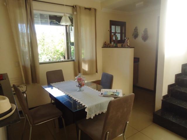Oportunidade... excelente casa toda em porcelanato!