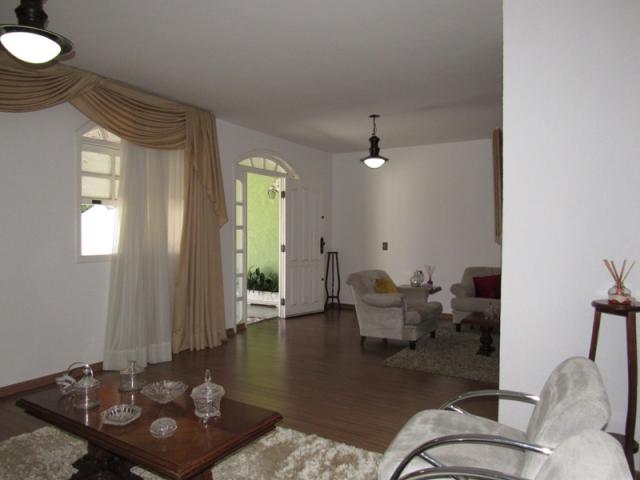 Rm imóveis vende excelente casa no melhor ponto do caiçara!