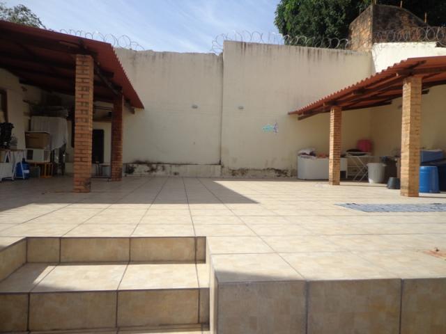 Casa em excelente localização , próximo a comércio variado. - Foto 2