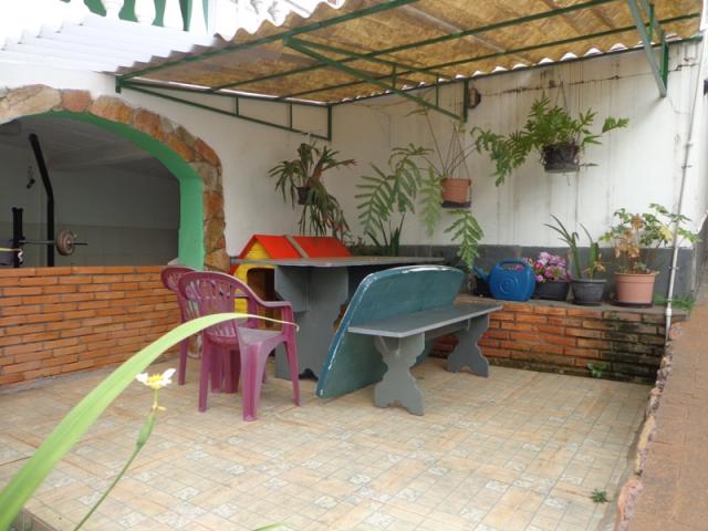 Excelente casa recuada em localização privilegiada. - Foto 10