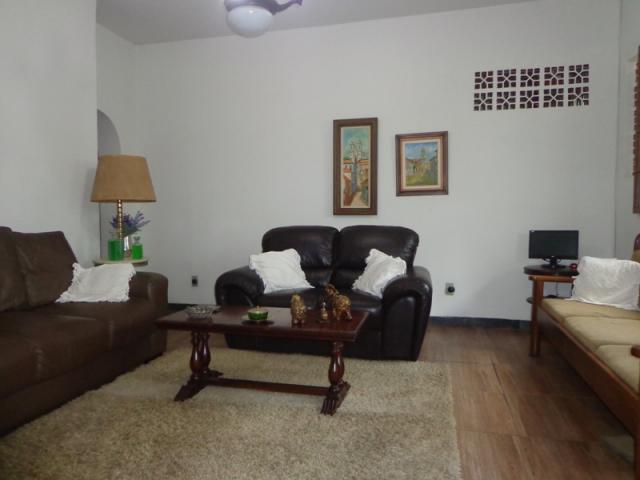 Excelente casa recuada em localização privilegiada. - Foto 3
