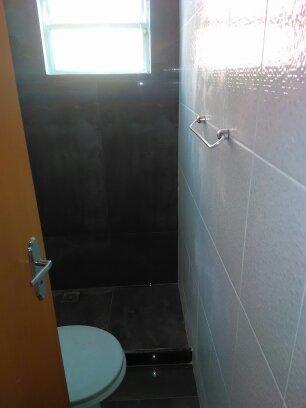 Alugo casa 2 quartos e garagem na Curicica - Foto 6