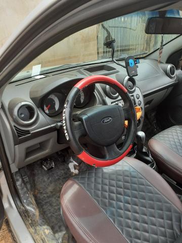 Carro ford fiesta sedã 12,000