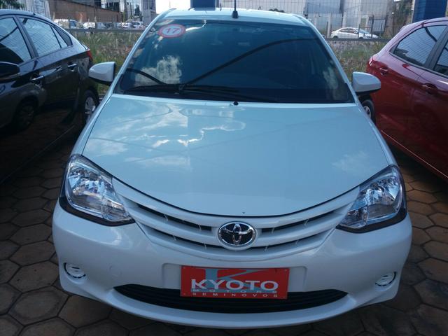 Etios sedan XS automático 16/17