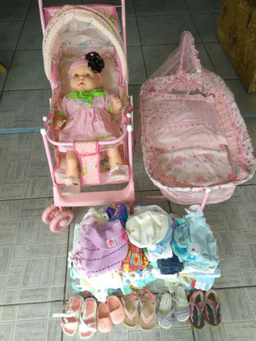 Carrinho de boneca e berço
