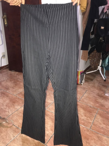 Calça Flare Risca de Giz - TAM M