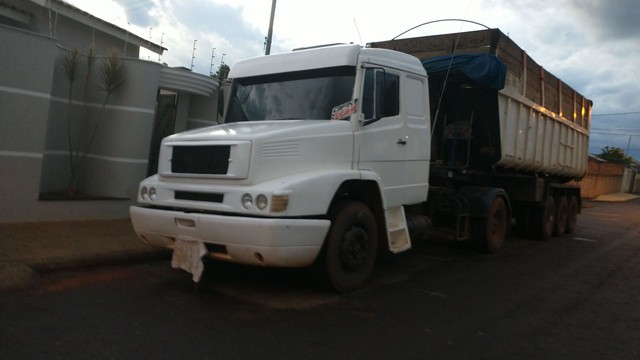 VENDE-SE OU TROCA POR CARREGADEIRA