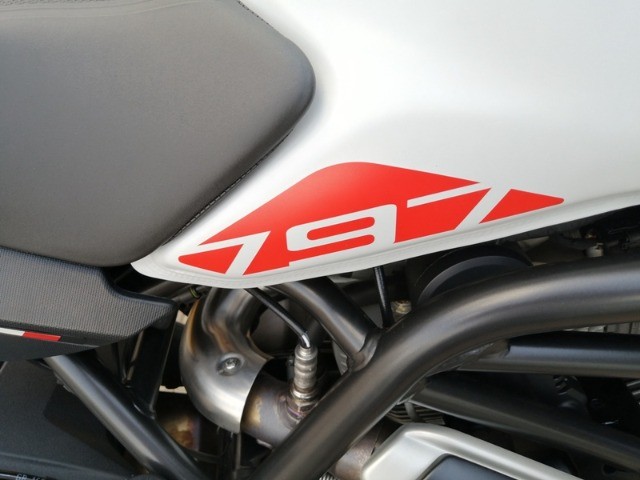 DUCATI MONSTER 797 BRANCA 2019 COM 6655 KM NOVINHA