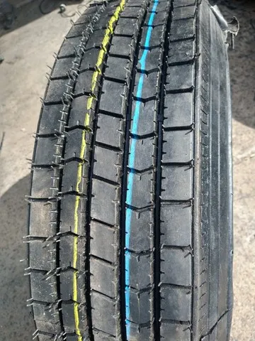 Pneu 275/80R22.5 / 275 80 R 22.5 recapado