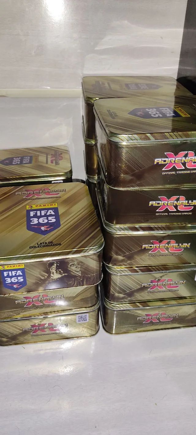 Latas vazias de cards435653551169228800