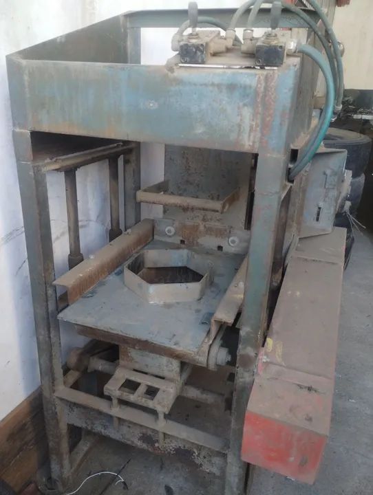 Máquina de fazer lajota e paver - Foto 2