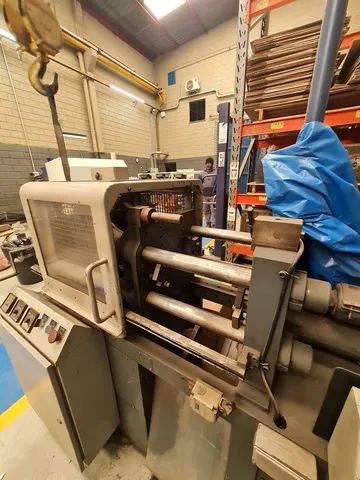 Injetora plastica Negri Bossi 40 toneladas 