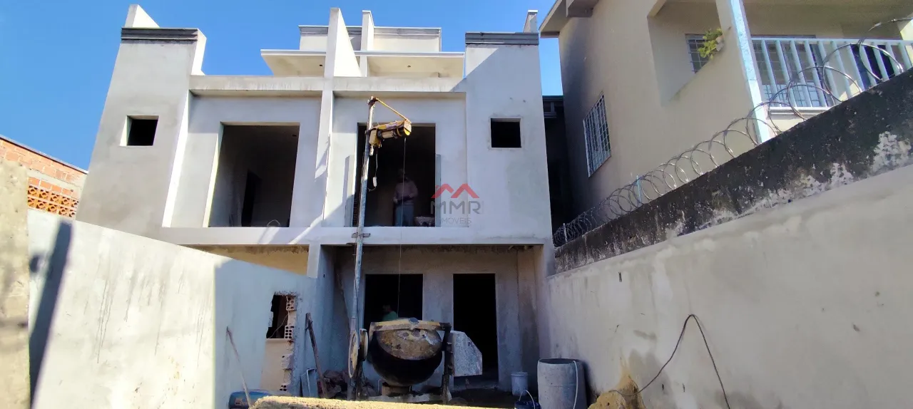 SOBRADO TRIPLEX A VENDA NO UMBARA EM CURITIBA!