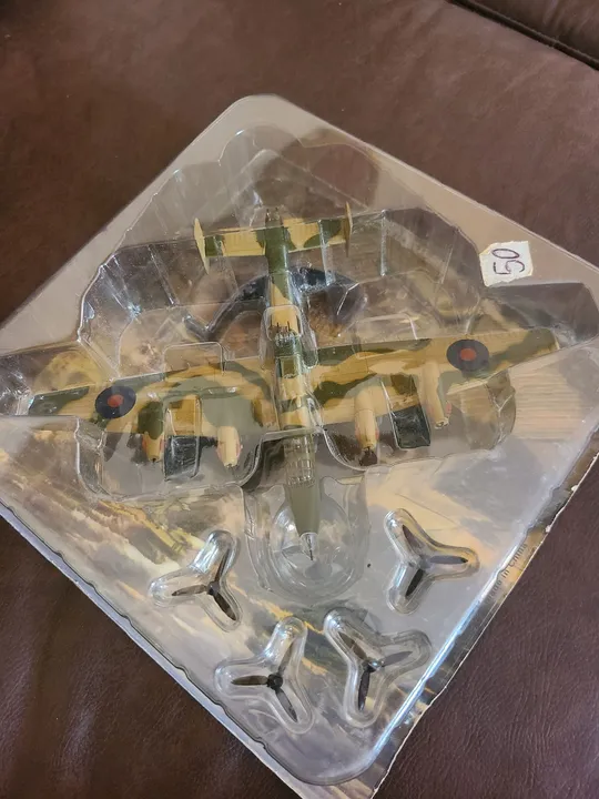 Miniatura Avião Bombardeiro WWll, Handley Page Halifax Mk ll Series lA UK