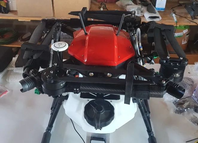 Drone agrícola pulverizador - 10 litros de calda