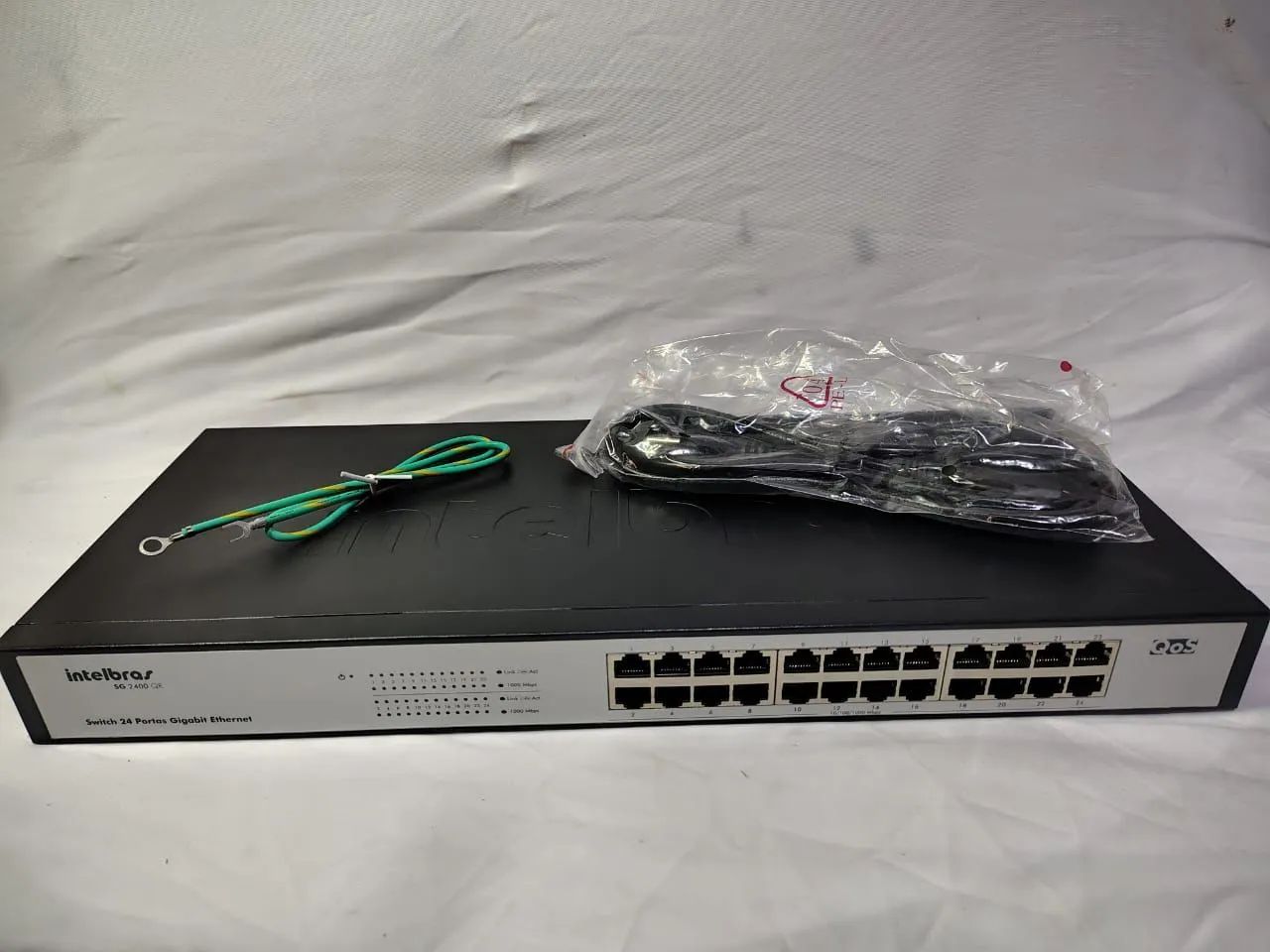 Switch 24 Portas Gigabit Ethernet Intelbras SG-2400-Qr