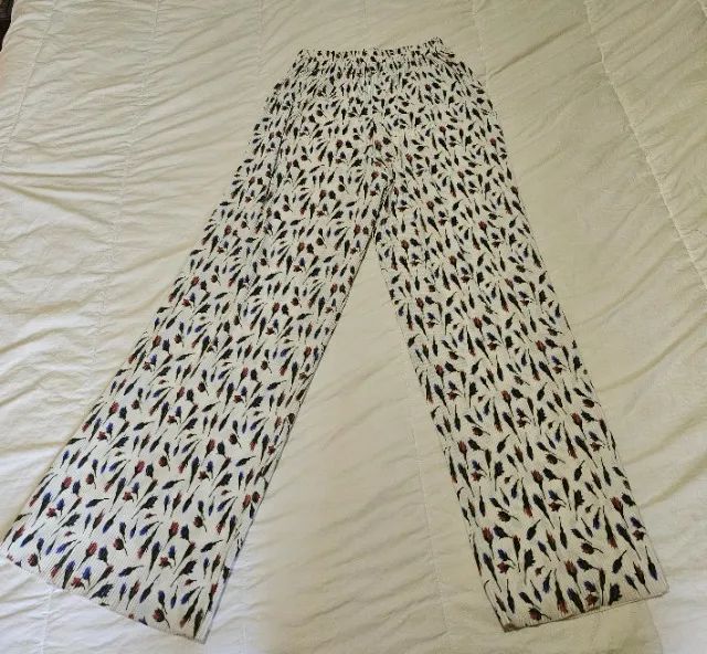 Calça comprida estampada - tamanho M - usada apenas 1 vez - Aceito oferta