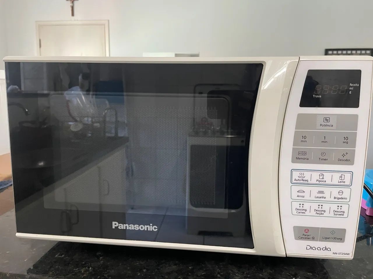 Micro-ondas Panasonic 21 Litros NN-ST254WRU