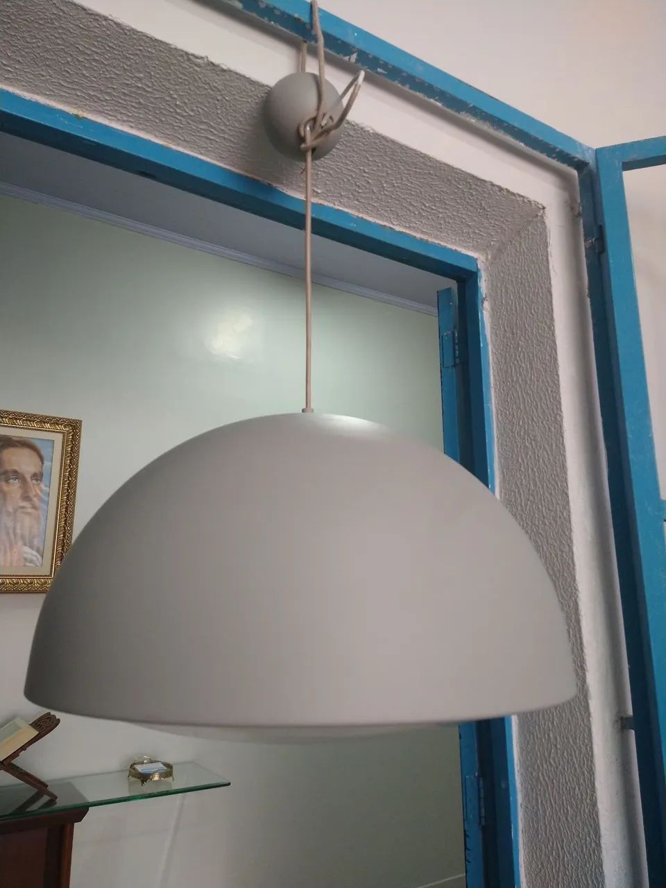 Luminária de teto em cúpula branca