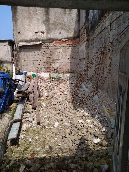 Vende-se um terreno pequeno ótimo para construir e sair do aluguel ou investir  ! - Foto 2