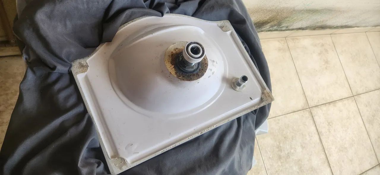 Vendo lavatório de banheiro com torneira - Foto 3