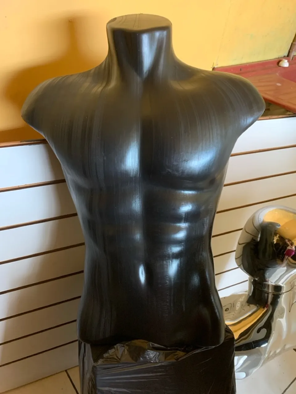 Busto Masculino Preto