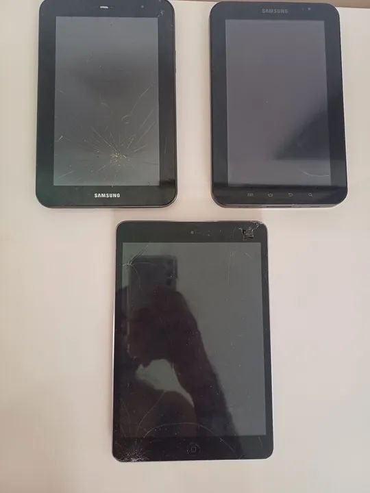 2 Tablets Sansung e 1 Ipad mini  ( para peças ou reparo )