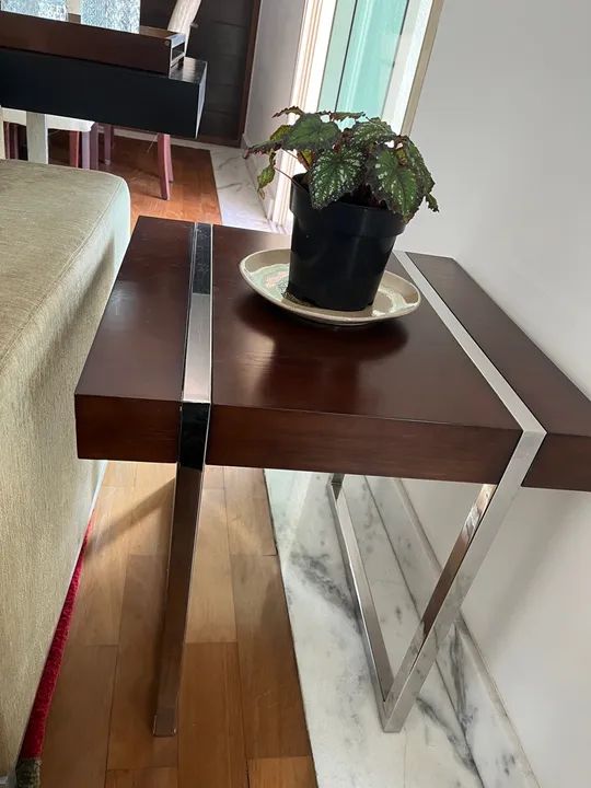 Mesa de canto em madeira maciça Pés em metal - Foto 2