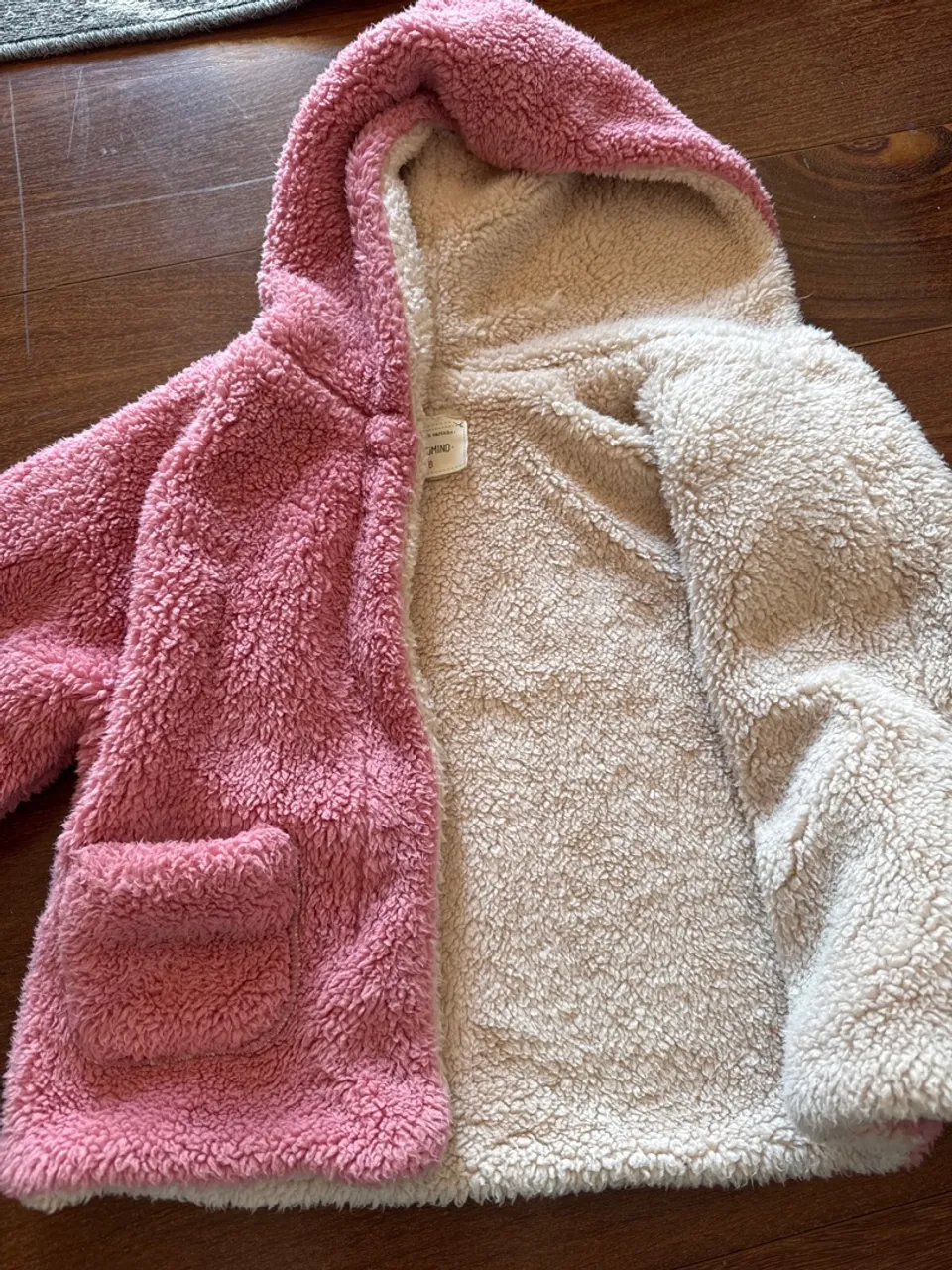 Casaco Infantil de Pelúcia Rosa com Capuz