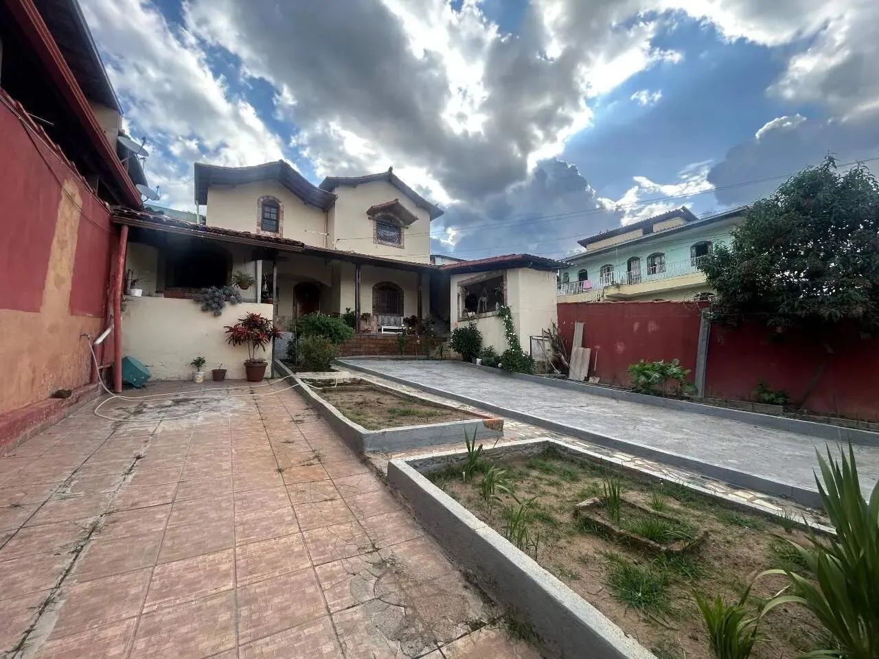Casa à venda - Lindéia, 4 quartos - Belo Horizonte