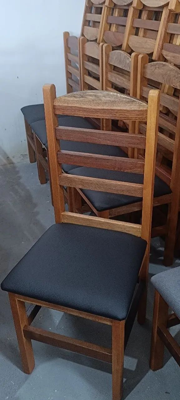 Cadeirasestofadas novas $ 220,00 todas em madeira maciça. Entregamos - Foto 2