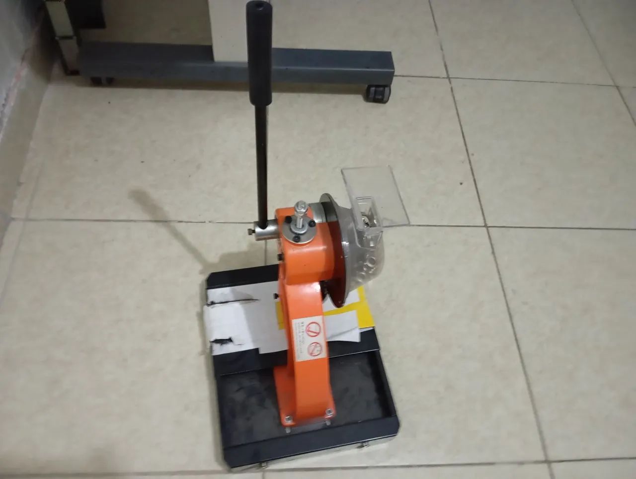 Máquina semi automática de ilhós para lonas e letreiros  - Foto 4